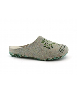 Women's recycled slippers written "Go Green" vegan shoes