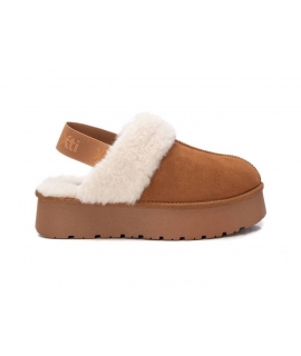 XTI Mules de pelo sintético marrón modelo slip-on de felpa vegana acolchada