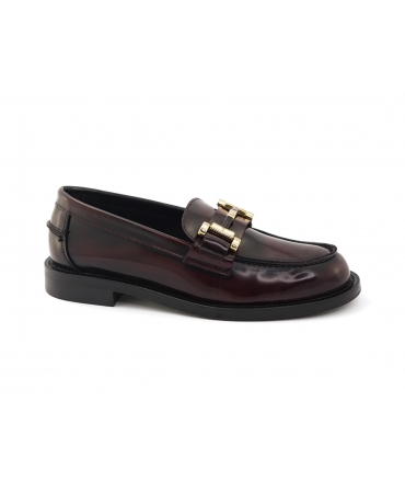 Mocasines veganos VSI AMALIA en rojo brillante con detalle de caballo, fabricados en Italia