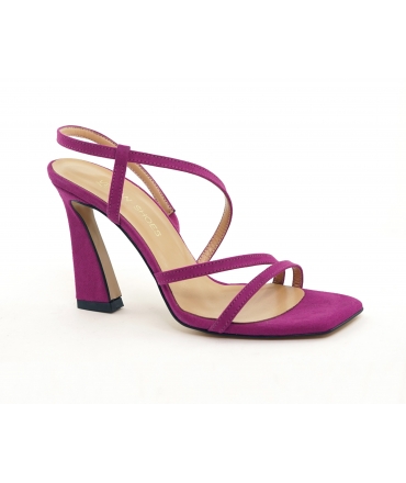Sandalias veganas VSI CORAL color fucsia con punta cuadrada y tacón alto. Fabricadas en Italia.