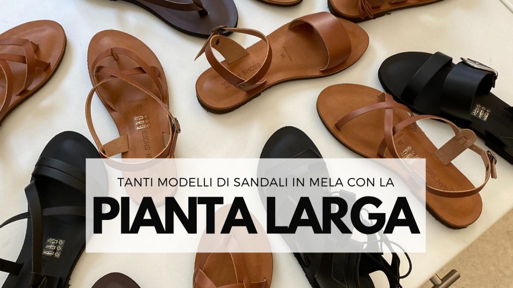 Tanti modelli di sandali in mela con la pianta larga 